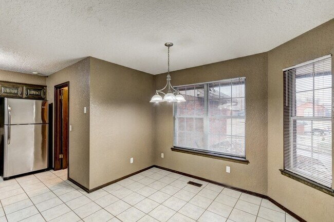 Foto del edificio - 3 bed 2 bath home in Edmond
