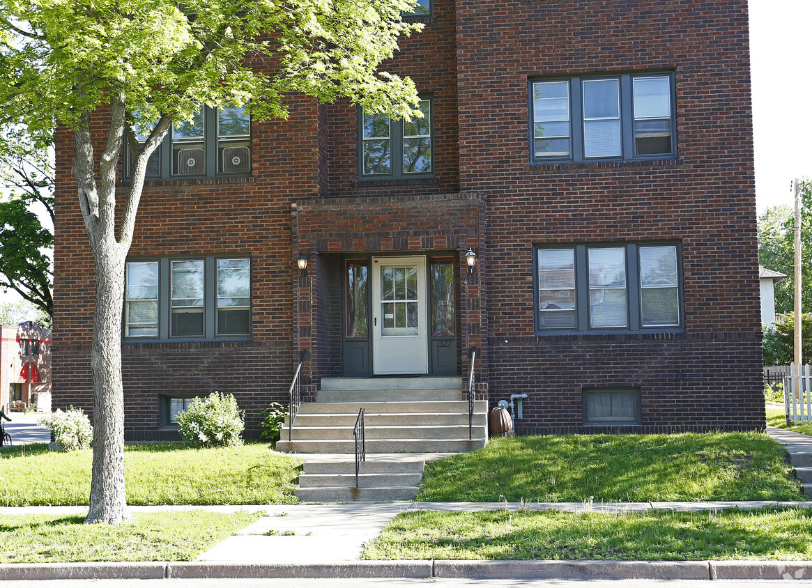 Building Photo - 1577 Ashland Ave