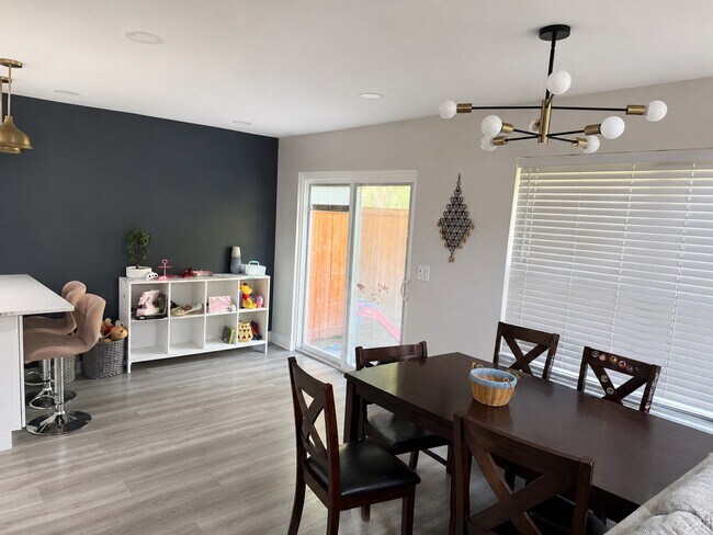 Foto del edificio - 322 Bloomfield Ct