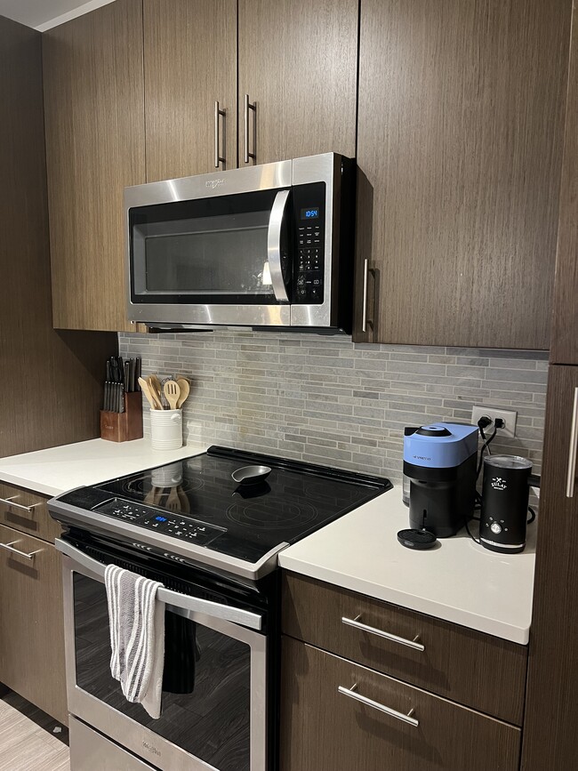 Building Photo - 99 E Arizona Ave