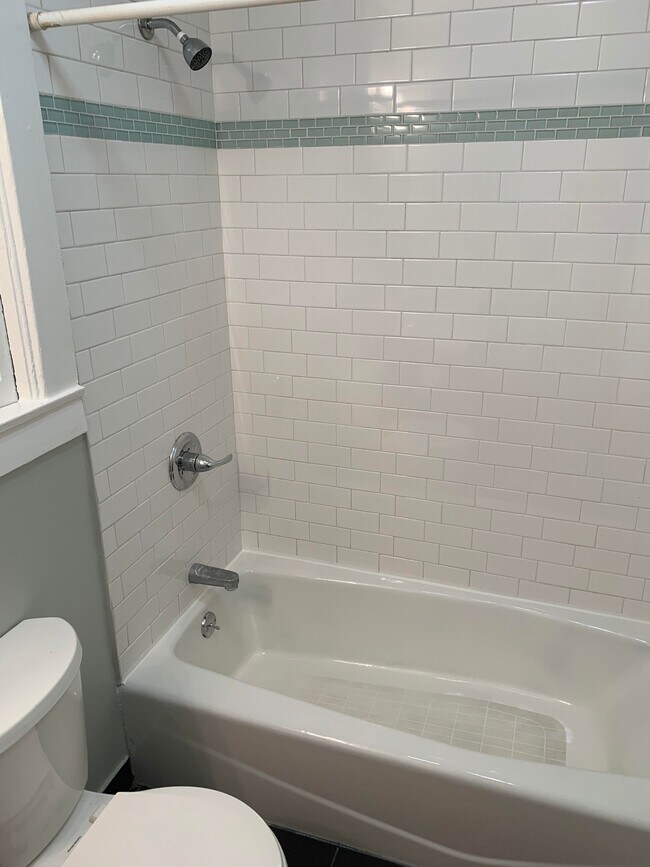 Bathroom - 550 Larkin St