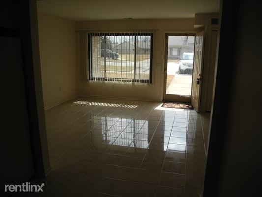 Building Photo - 16074 Holz Dr