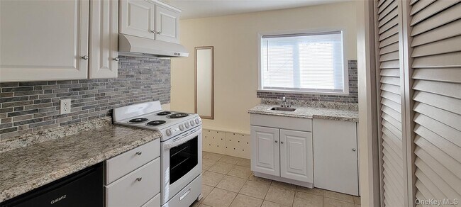 Foto del edificio - 2420 Bennett Ave