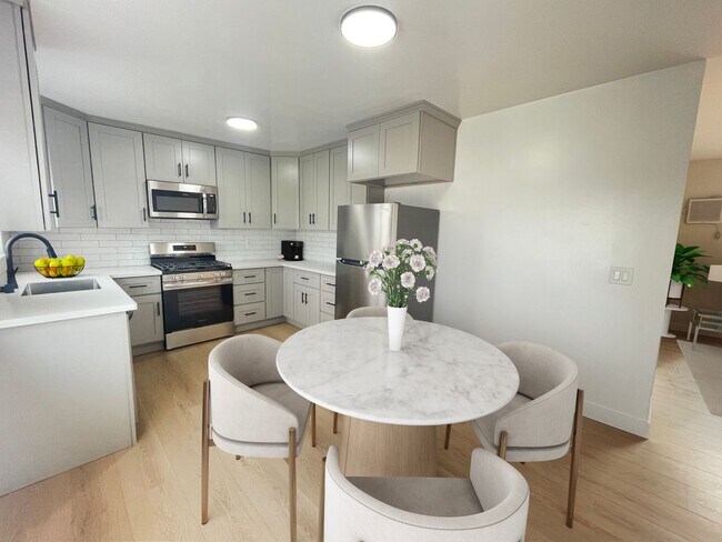 Interior Photo - 721 Edgewood / 8661 North Beach Keller LLC