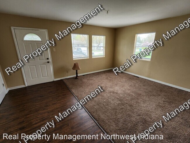 Building Photo - 3 br, 1 bath House - 70 East 66th Place
