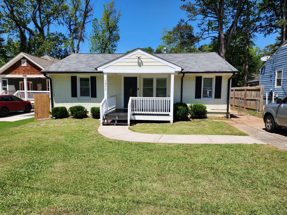 Front yard/Porch - 1377 Avon Ave SW