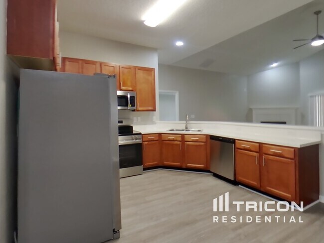 Building Photo - 825 Stallion Way