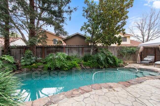 Foto del edificio - 1921 Ridgemont Way