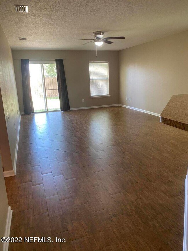 Building Photo - 196 Brookfall Dr