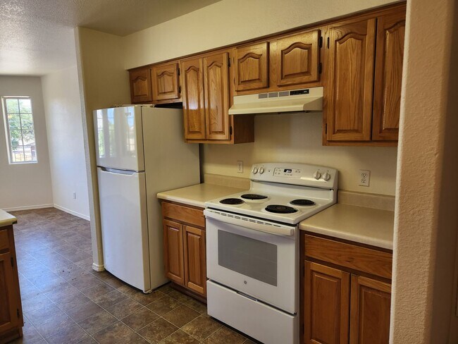 Foto del edificio - 2 bed / 1 bath in 4 Plex
