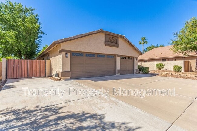 Building Photo - 1028 E Orchid Ln