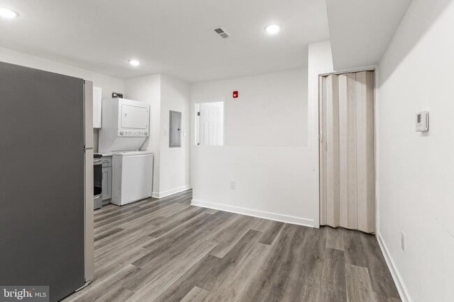 Building Photo - 2550 Kensington Ave