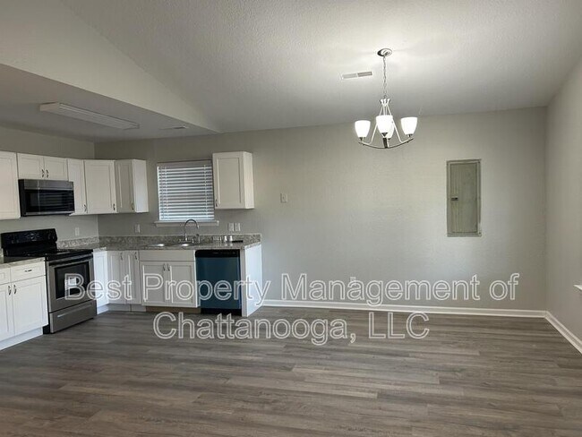 Building Photo - 862 N Orchard Knob Ave