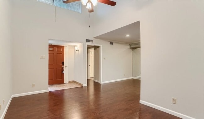 Building Photo - 16301 Ledgemont Ln