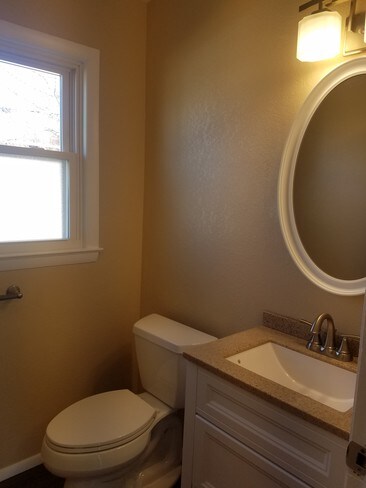 Medio baño (primer piso) - 8828 W Howard Ave