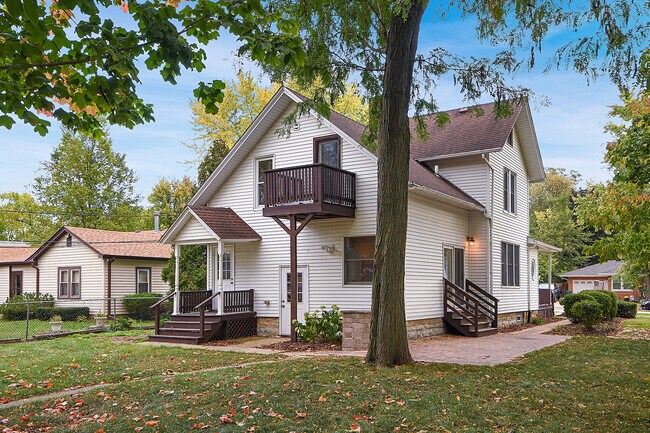 Building Photo - 15132 S Dillman St