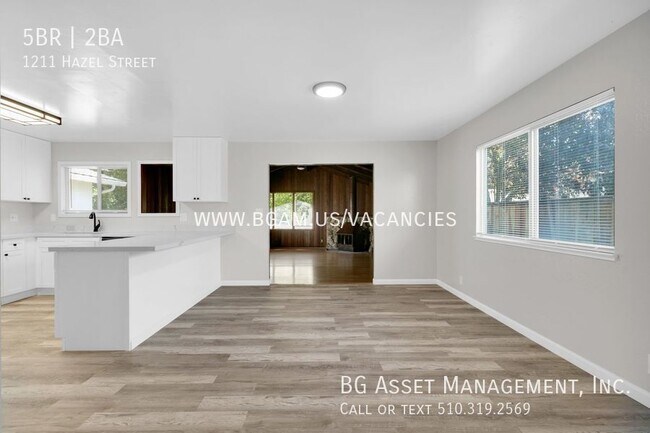 Building Photo - Newly Renovated Pinole Home Near Water and...