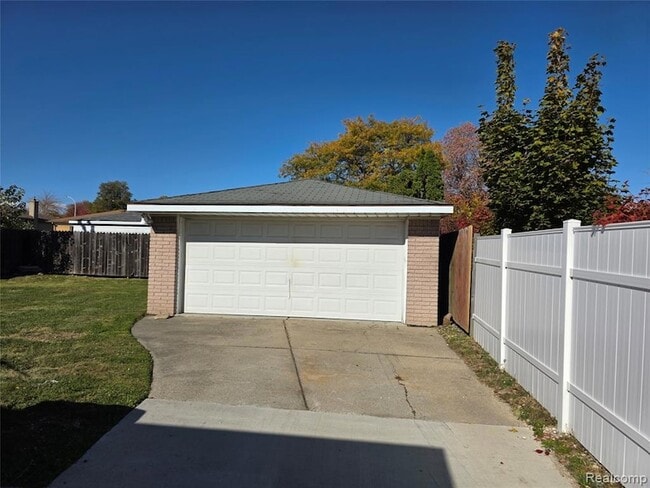 Building Photo - 20059 Washington St