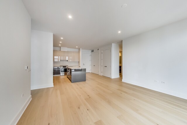 Foto del edificio - 1701 W Webster Ave