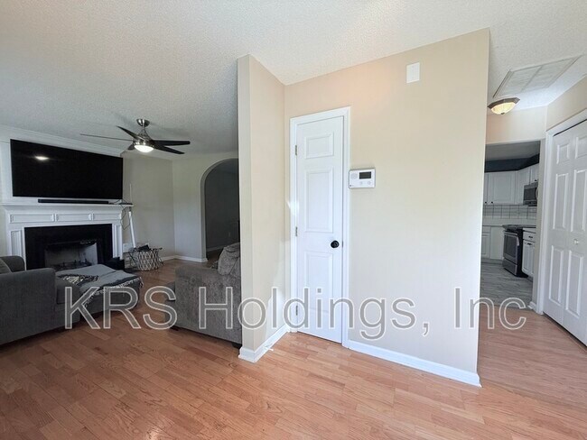 Foto del edificio - 4209 Fawn Glen Dr
