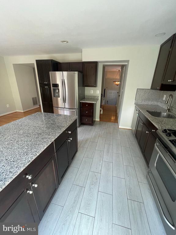 Foto del edificio - 656 Ivy League Ln