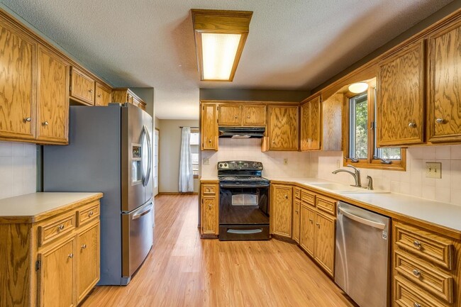 Building Photo - 9702 W Britton - Spacious 4-bedroom, 3-bat...