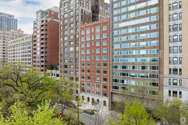 The Nest Front View - The Nest at Lincoln Park West
