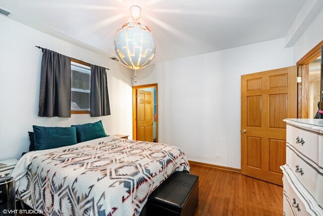 Building Photo - 2021 N Whipple St