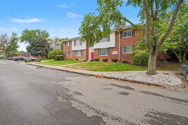 Building Photo - 25325 Shiawassee Cir