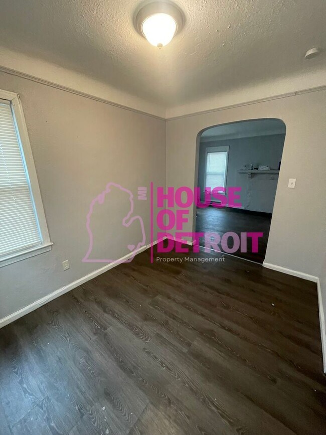 Building Photo - 3 BEDROOM | 1 BATH | FREE PRE SCREEN
