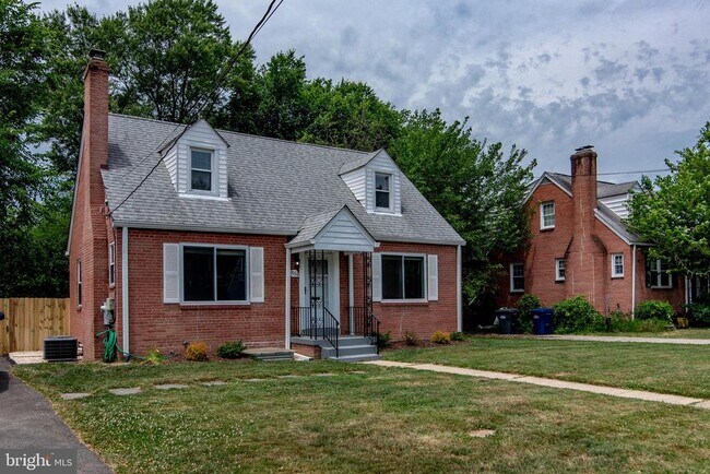 Foto del edificio - 3034 Fenwick Rd