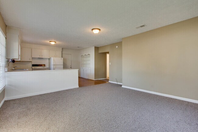 Building Photo - Murfreesboro 4 Bedroom/2 Bath HOUSE near MTSU