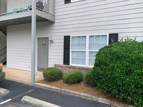 Building Photo - 303 N Ross St