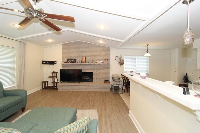 Photo - 1812 E Eton St House