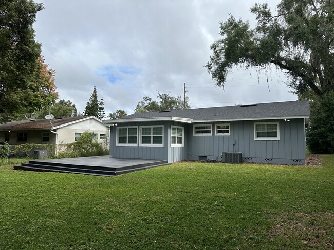 Building Photo - 2606 Lake Wade Ct
