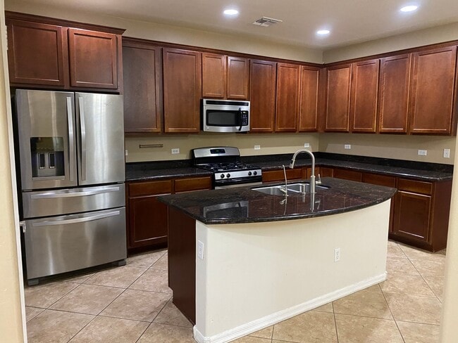 Building Photo - 10437 S Painted Mare Dr