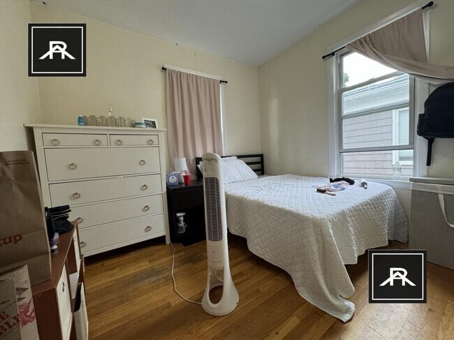 Foto del edificio - 4 bedroom in Brookline MA 02446