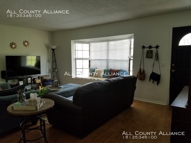Building Photo - 6062 Country Club Rd