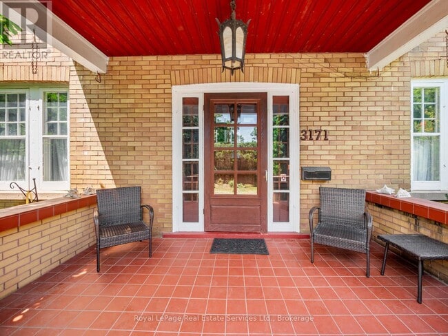Photo du bâtiment - 3175 Lakeshore Rd W