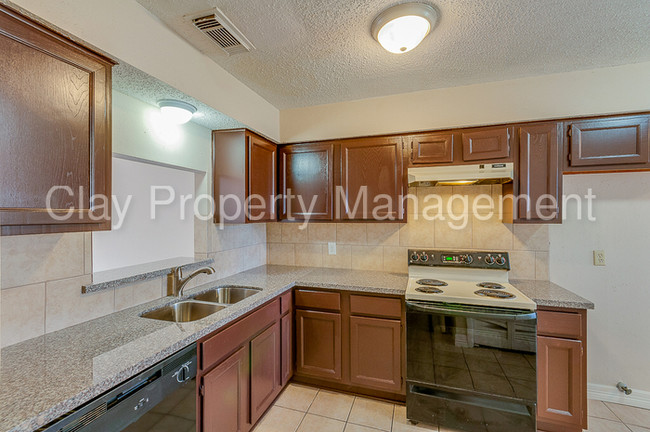 Building Photo - 15317 Kingfield Dr