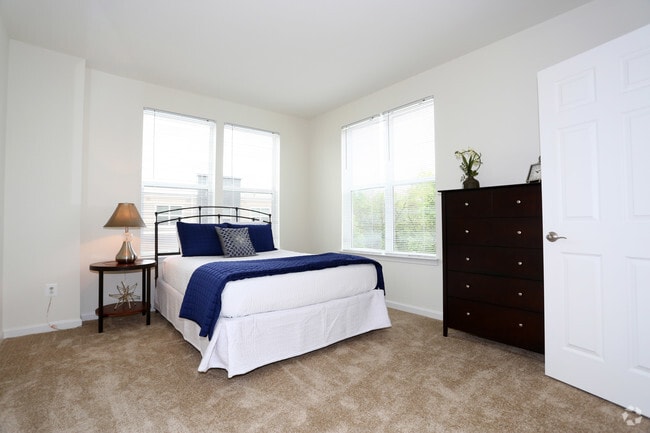 Bedroom - RiverWatch Apartments