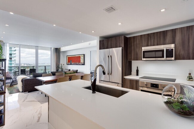 Foto del edificio - 488 NE 18th St