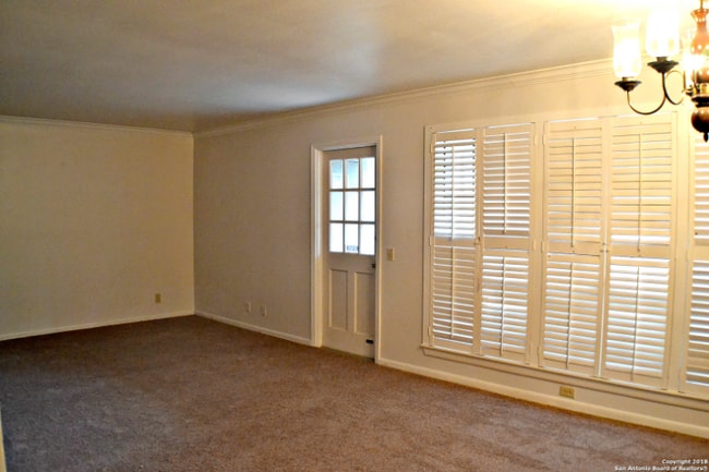 Building Photo - 165 W Rampart Dr