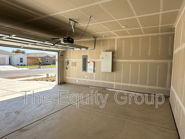 Building Photo - 2502 Cambridge Ct
