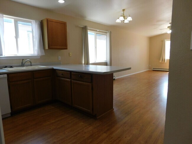 Building Photo - Easy Living in Clifton