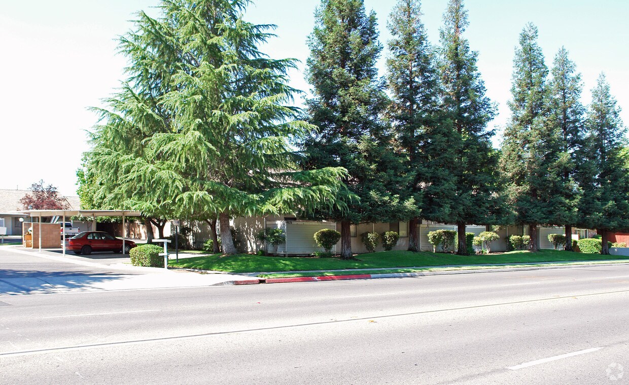 Foto del edificio - 4676 E Clinton Ave