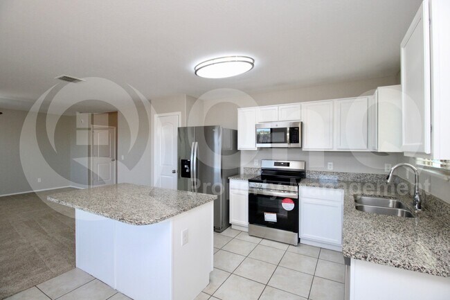 Foto del edificio - 5818 E Oasis Blvd