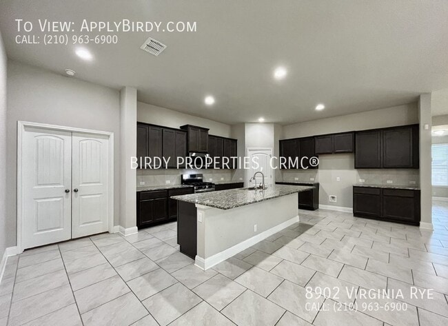 Building Photo - ** 5 Bed, 2.5 Bath Home Located Near SeaWo...