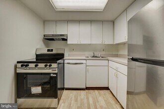 Building Photo - 1700 17th St NW