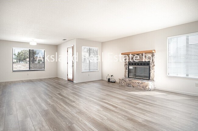 Building Photo - Manteca